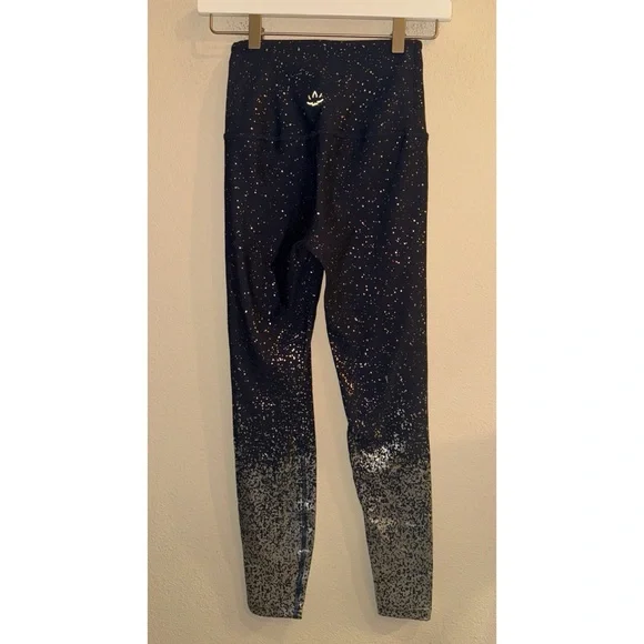 Beyond Yoga High Waisted Ombre Navy and Silver Leggings Size Small‎ - Picture 2 of 7